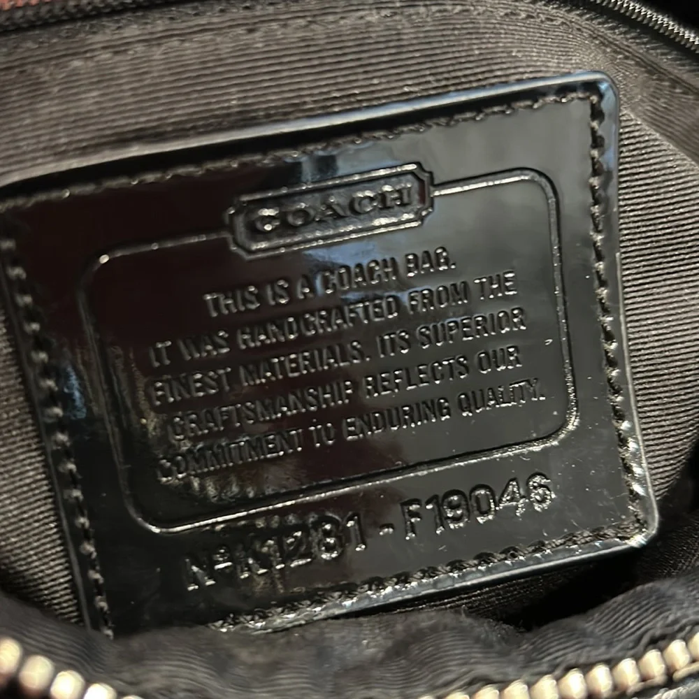 Coach signature jacquard logo stripe handbag purse. Black beige. Patent detail. - Picture 10 of 12